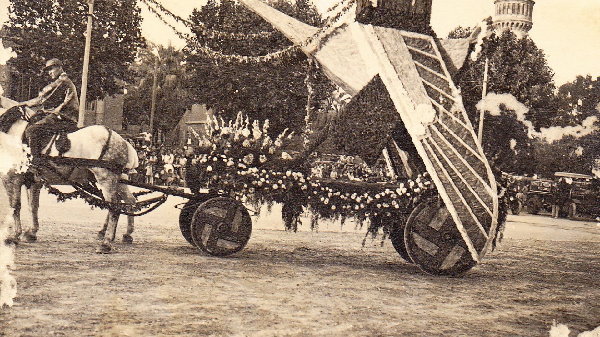 Ruta 8: EL TALLER MÉS ENLLÀ DE LA FALLA (II). LES CARROSSES	